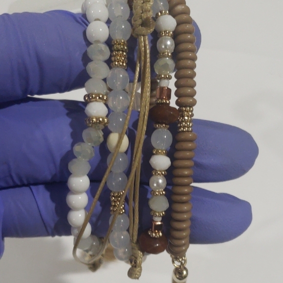 Elegant Set of 5 Gold tone Colorful Beaded Bracelets - Women's Fashion Jewelry - Picture 8 of 9